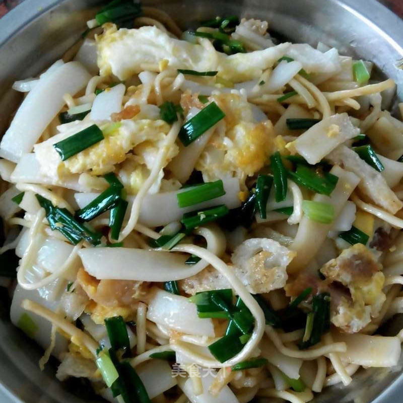 Fried Noodles with Scallion and Oyster Sauce