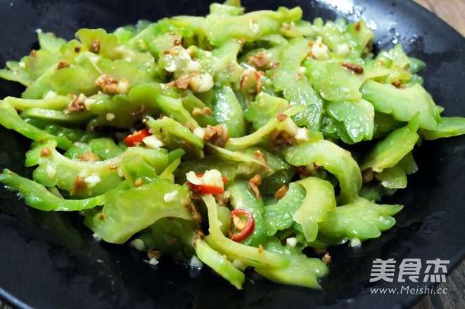 Bitter Melon Mixed with Golden and Silver Garlic recipe