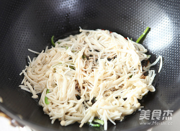 Fried Beef with Golden Needle recipe