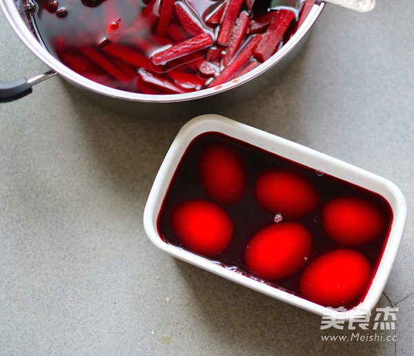 Beetroot with Soft-boiled Eggs recipe