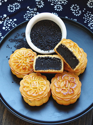 Luzhou Black Sesame Moon Cake