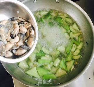 Oyster Loofah Soup recipe