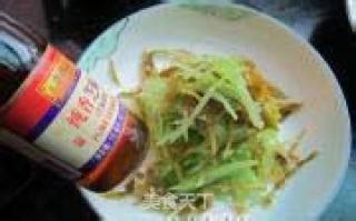 Sour Pepper Mixed with Shredded Lettuce recipe