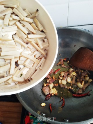 Fried Pork with Pleurotus Eryngii recipe