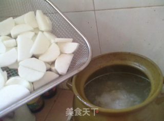 After 61, Make A Big Bone Soup with White Radish. recipe