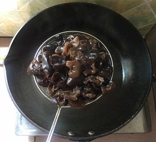 Cucumber Mixed with Black Fungus recipe