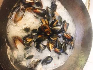 Mussels with Scallion Oil recipe