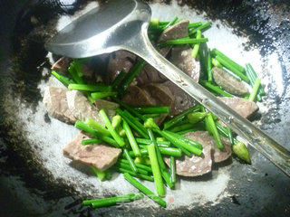 Stir-fried Pork Lung with Leek Flower recipe