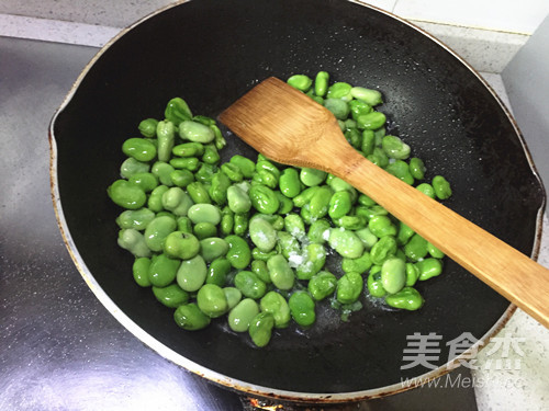 Broad Beans with Scallion Oil recipe