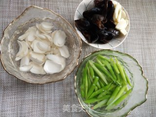 Stir-fried Lily with Asparagus and Fungus recipe