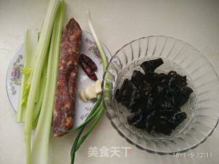 Celery Stir-fried Sausages recipe