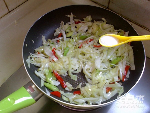 Stir-fried Rice Noodles with Cabbage recipe