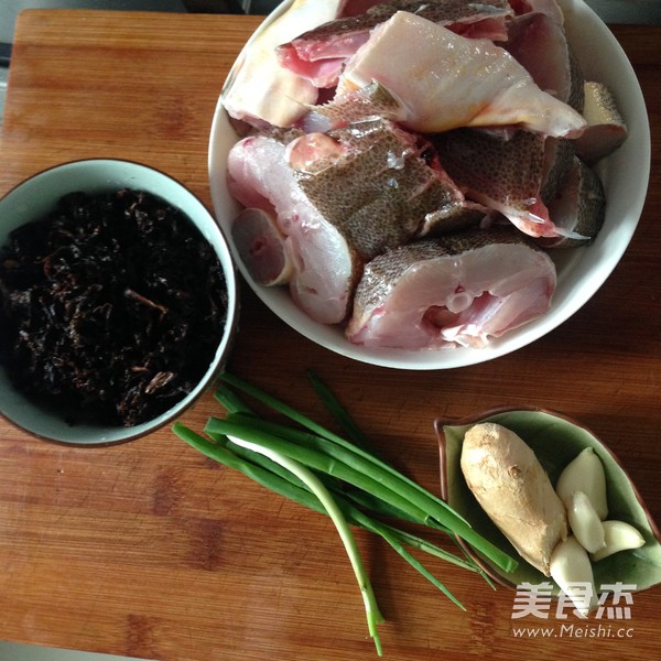 Stewed Sea Fish with Dried Plums and Vegetables recipe