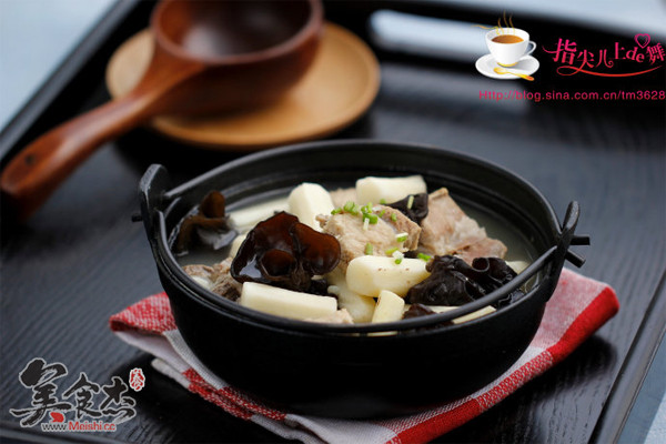 Yam and Fungus Pork Ribs Soup recipe