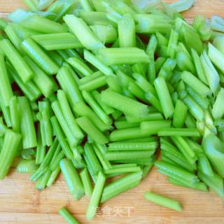 "home Cooking" Celery Stir-fried Noodles recipe