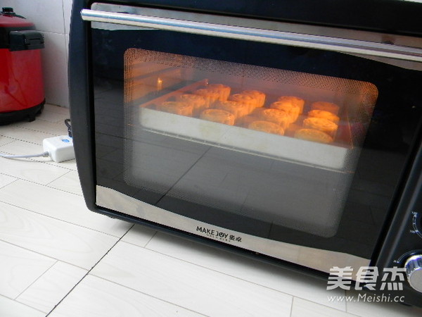 Cantonese-style Red Bean Paste and Minced Meat Mooncakes recipe