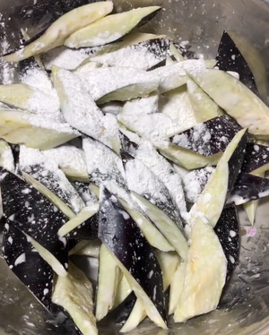 The Practice of Flavored Eggplant Crispy without Oil Absorption recipe