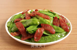 Stir-fried Sausage with Blue Beans recipe