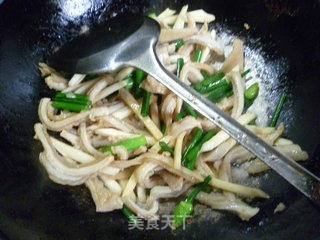 Stir-fried Tripe with Chinese Chives recipe