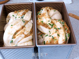 Fresh and Savory [chive Pork Floss Shredded Toast] recipe