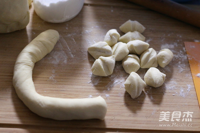 Vegetarian Three Fresh Water Fried Buns recipe