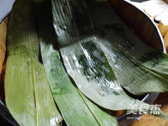 Steamed Pork with Bamboo Leaves recipe