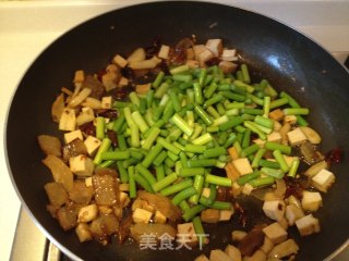 Stir-fried Bacon with Sand Tea and Garlic Moss recipe