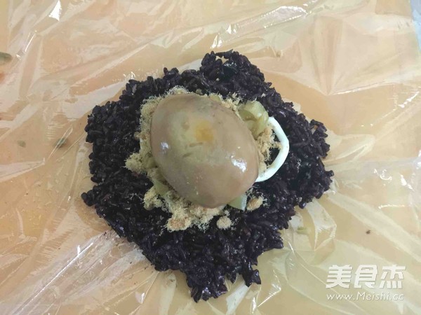 Black Glutinous Rice and Salty Rice Balls recipe