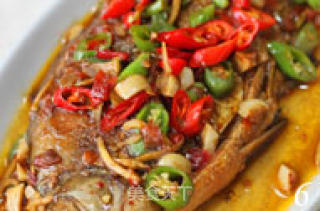 Home-cooked Dishes Should Also Pay Attention to Color Matching with Double Pepper Fried Fish recipe