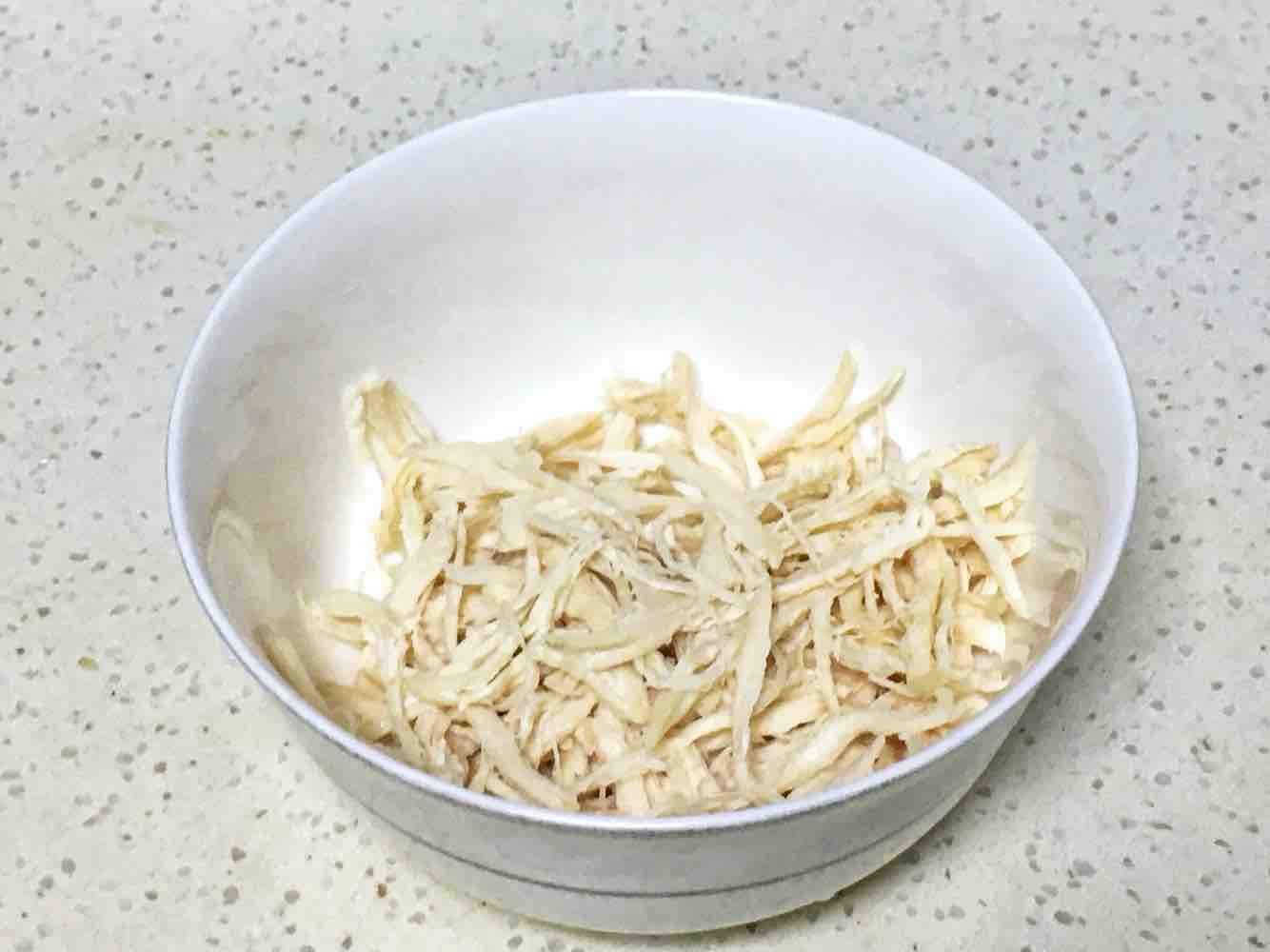 Noodles with Shredded Chicken and Sesame Sauce recipe