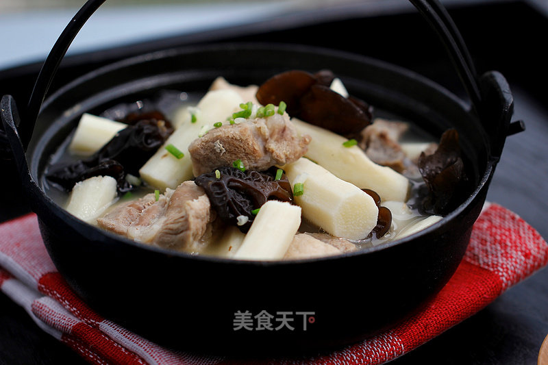 Yam and Fungus Pork Ribs Soup recipe
