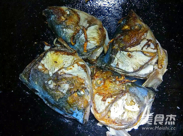 Braised Fish Head with Garlic Miao recipe