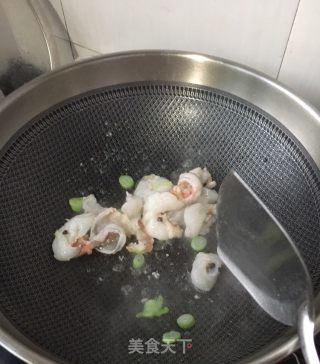 Stir-fried Shredded Lettuce with Fresh Shrimp recipe