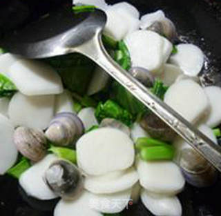 Rapeseed Rice Cake Soup with Long Round Clams recipe