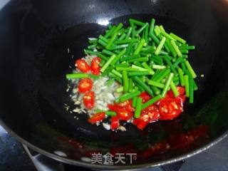 Stir-fried Pork Skin with Garlic Moss recipe