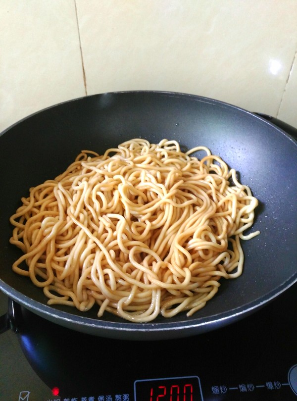 Fried Noodles with Sweet Potato Leaves recipe