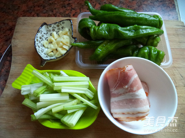 Stir-fried Bacon with Tiger Skin Chili recipe