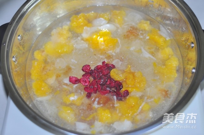 Golden Ear Snow Owl and Peach Gel Soup recipe