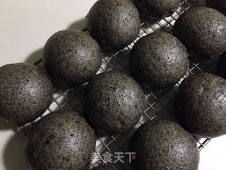 Milky Black Sesame Bun recipe