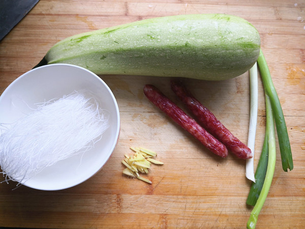 Horned Cucumber Steamed Sausage recipe