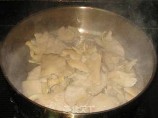 Stir-fried Vegetables with Oyster Mushroom and Square Sausage recipe