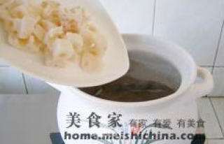 Trotter and Lotus Root Soup recipe