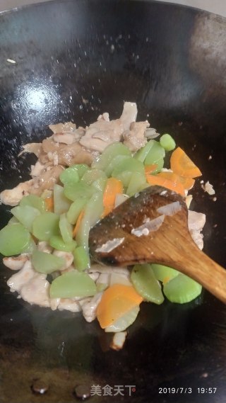 Stir-fried Chicken Breast with Bamboo Shoots recipe