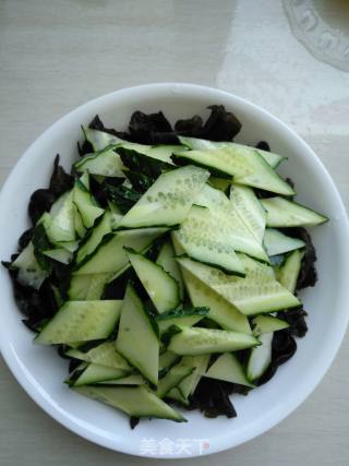 Beef with Cucumber Fungus recipe