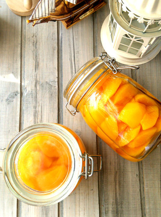 Homemade Canned Yellow Peaches in Syrup recipe