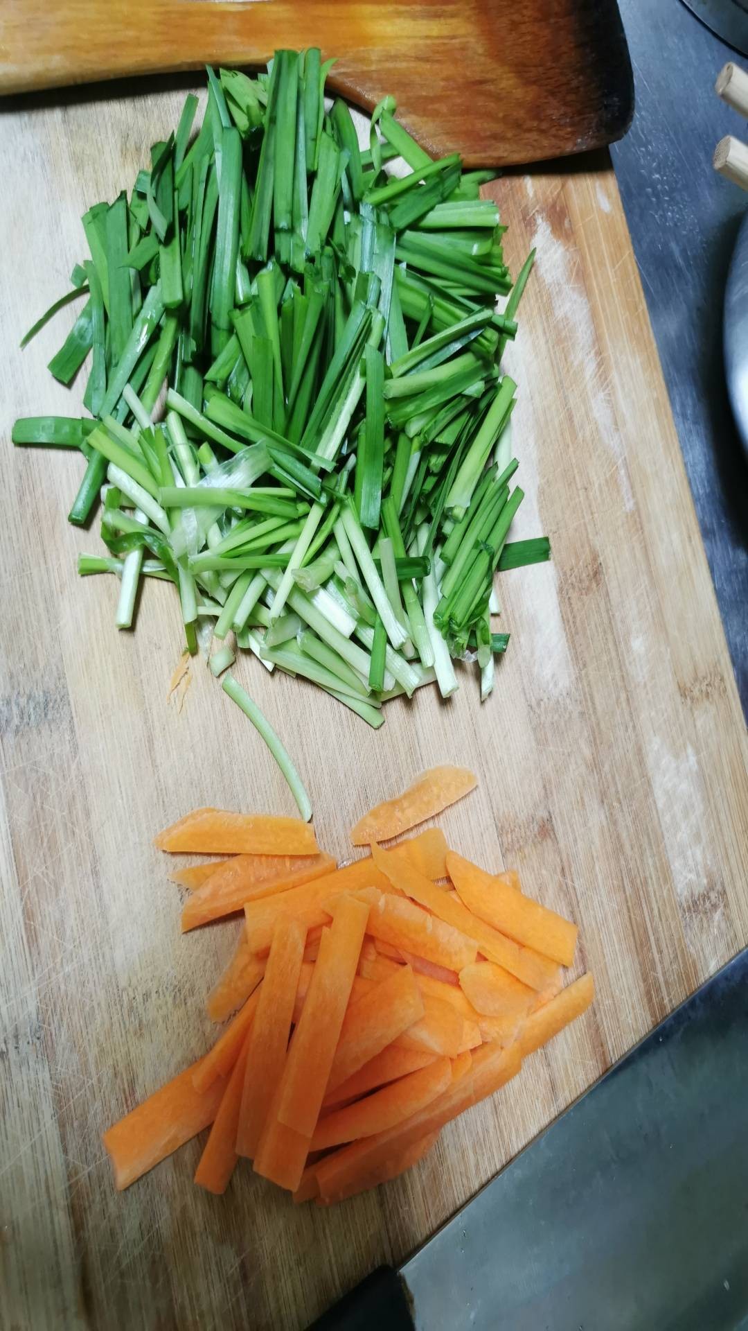 Fried Tofu Skin with Fungus recipe