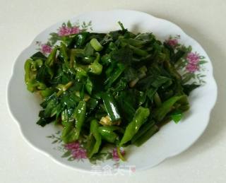 Stir-fried Chili with Chives recipe