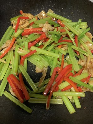 Celery Stir-fried Pork for Three Bowls of Rice recipe