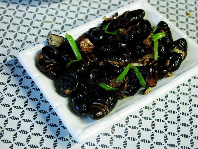 Fried Cocoon Pupae with Chives recipe