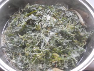 Spring Comes with Wild Herbs-dandelion Steamed and Eaten recipe